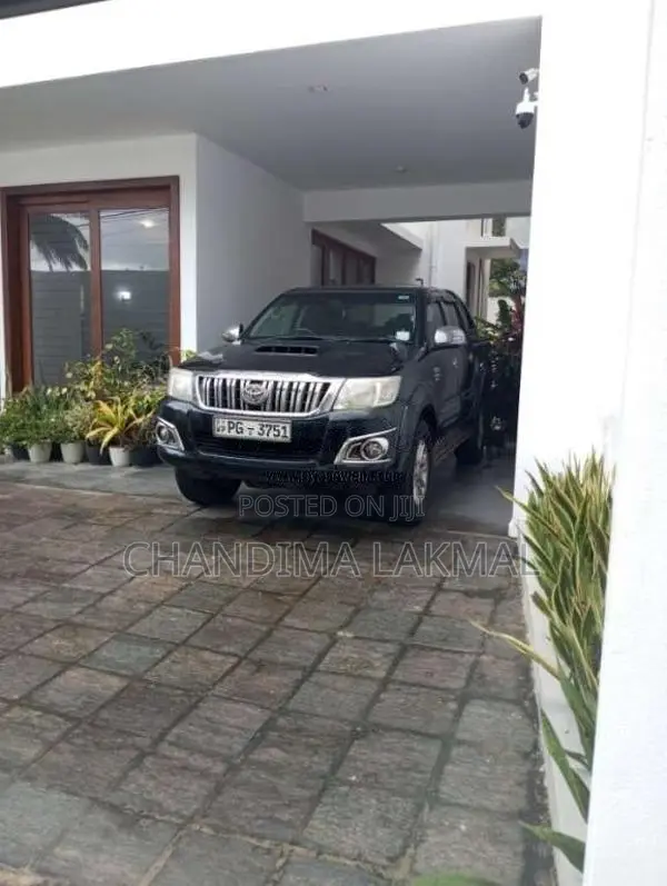 Toyota Hilux Champ 2015 Pickup (Used)