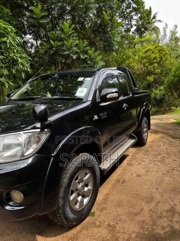 Toyota Hilux 2010 Pickup (Used)