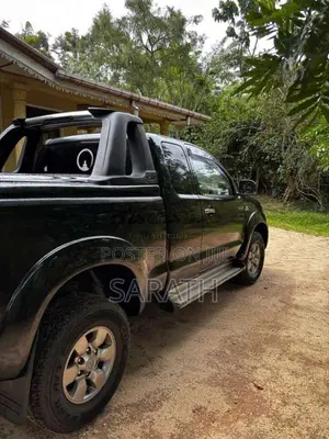 Toyota Hilux 2010 Pickup (Used)