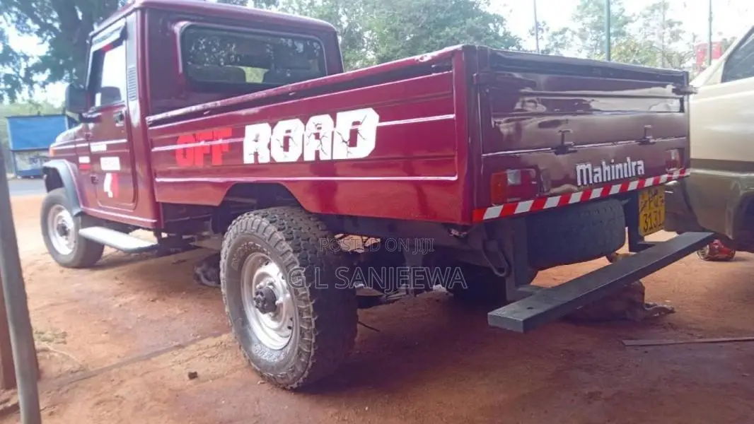 Mahindra Maxi Truck 2011 Pickup (Used)