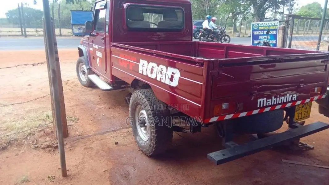 Mahindra Maxi Truck 2011 Pickup (Used)
