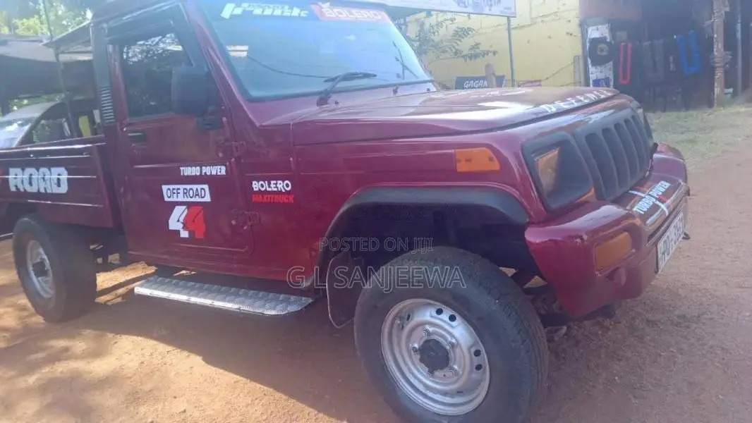 Mahindra Maxi Truck 2011 Pickup (Used)
