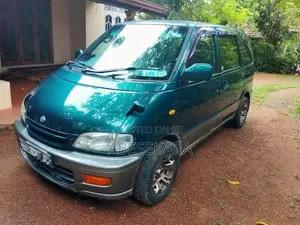 Nissan Serena FX 2002 Van (Used)