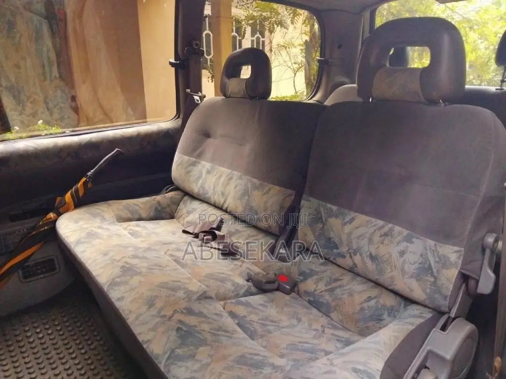 Nissan Serena FX 2002 Van (Used)