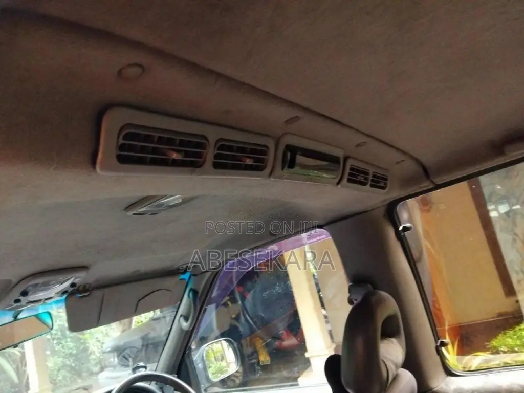 Nissan Serena FX 2002 Van (Used)