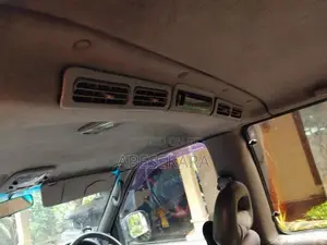 Nissan Serena FX 2002 Van (Used)