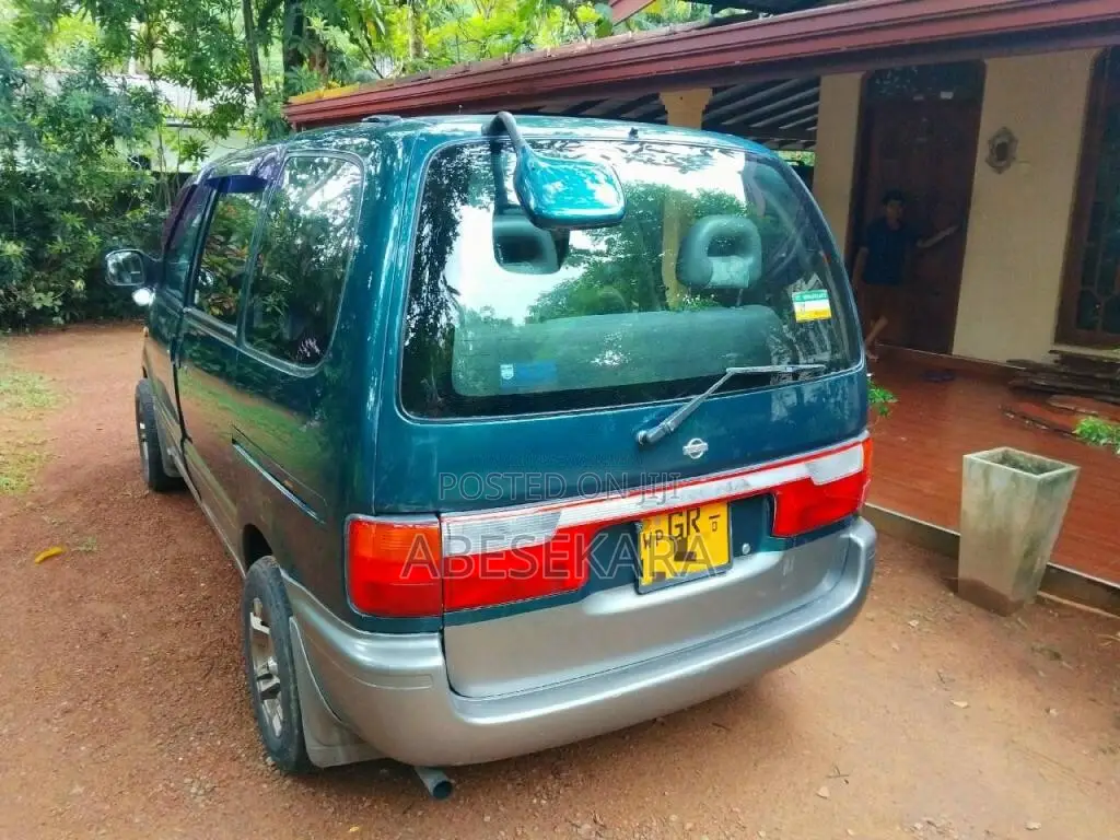 Nissan Serena FX 2002 Van (Used)