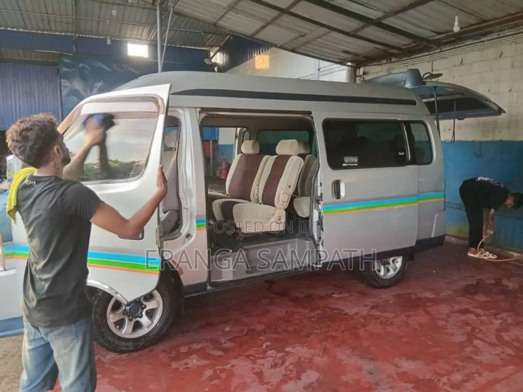 Nissan Caravan 2009 Van (Used)