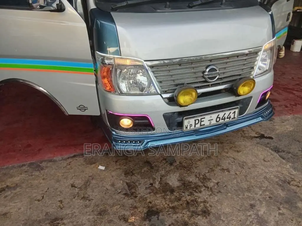 Nissan Caravan 2009 Van (Used)