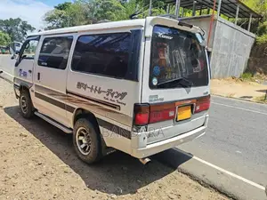 Nissan Caravan 1995 Van (Used)