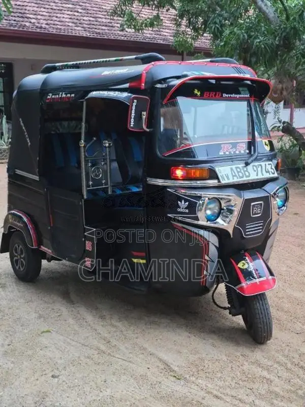 Bajaj 4 Stroke 2015 Three Wheel (Used)