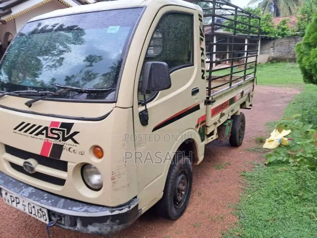 Tata Dimo Batta 2010 Lorry (Used)