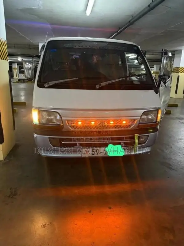 Toyota Dolphin 1992 Van (Used)