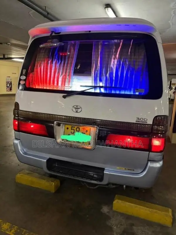Toyota Dolphin 1992 Van (Used)