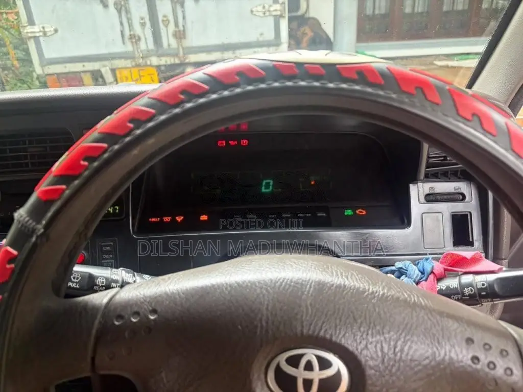 Toyota Dolphin 1992 Van (Used)