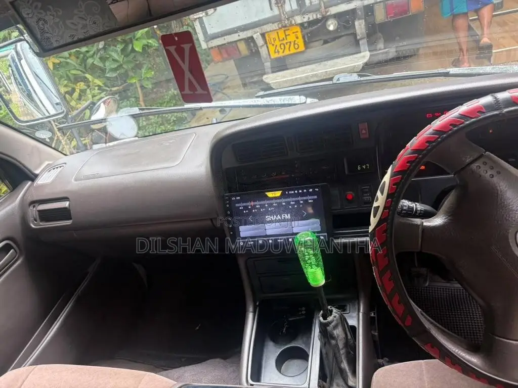 Toyota Dolphin 1992 Van (Used)