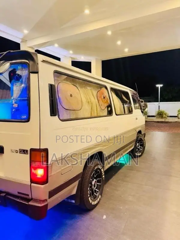 Nissan Caravan GLL 1993 Van (Used)