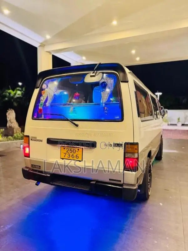 Nissan Caravan GLL 1993 Van (Used)