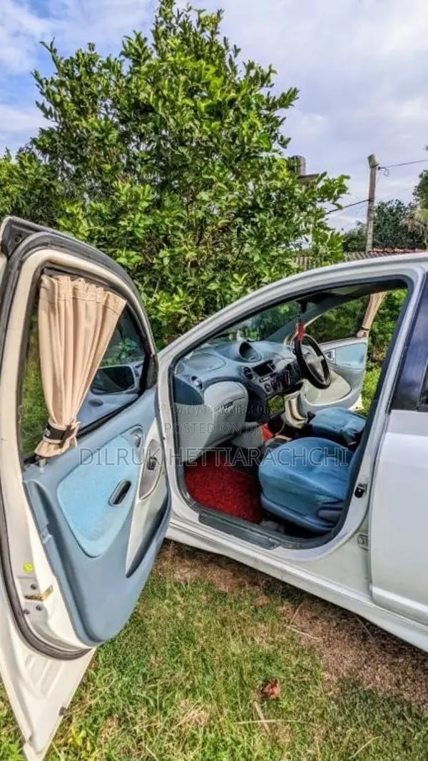 Toyota Vitz 1999 Car (Used)