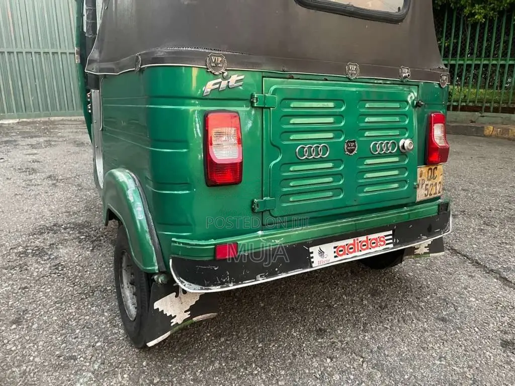 Bajaj 2 Stroke 2005 Three Wheel (Used)