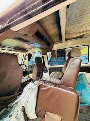 Nissan Caravan 1999 Van (Used)