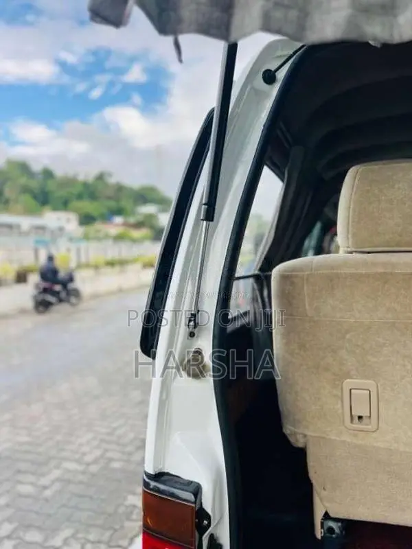 Nissan Caravan 1998 Van (Used)