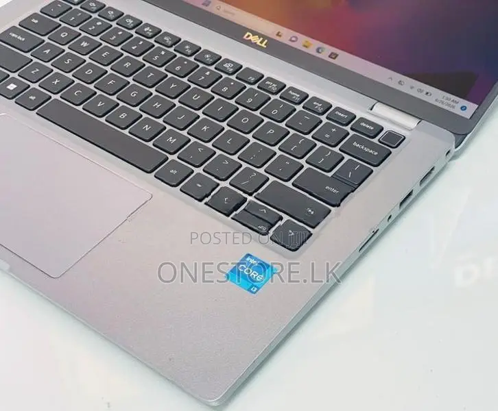 Core i3 12th Gen Latitude 5330 256GB SSD