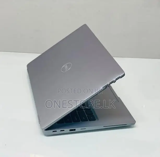 Core i3 12th Gen Latitude 5330 256GB SSD