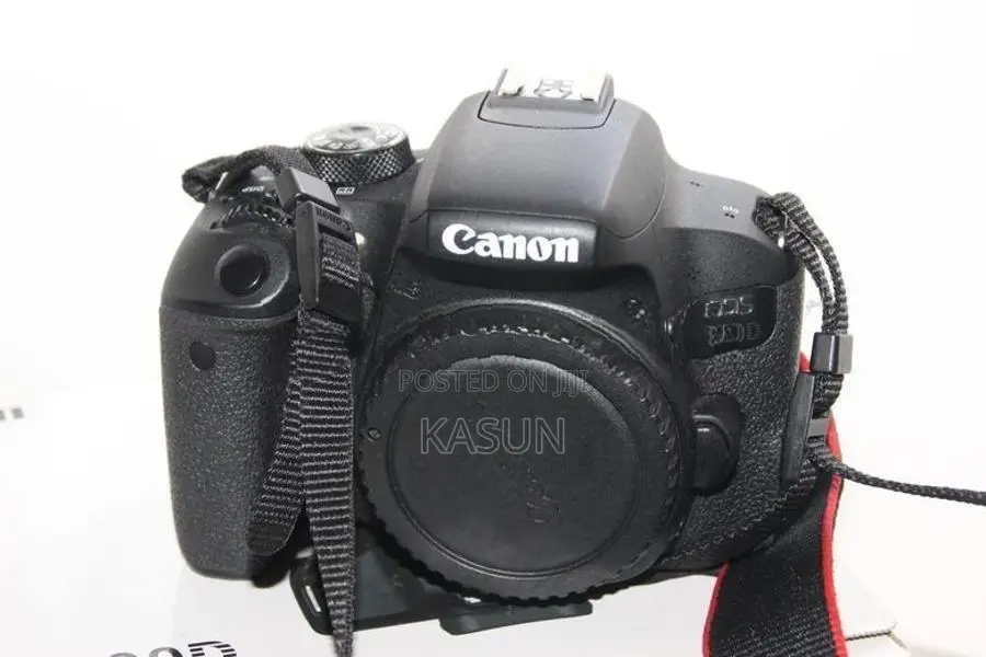 Dslr Canon 800D With 18-200mm Lens + 50mm 1.8