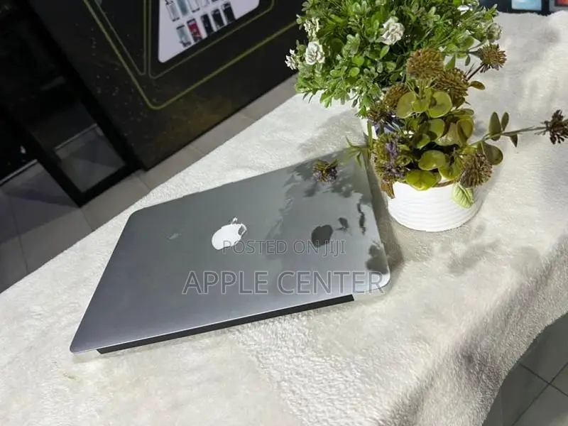 Apple Macbook Air