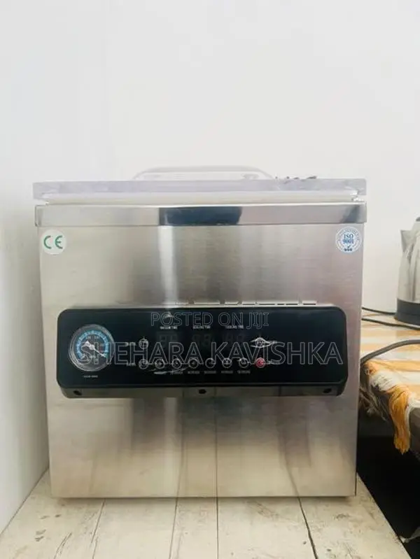 Vacuum packing machine