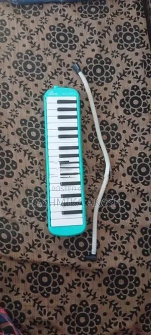 Bee Melodica With Hose Mouthpiece