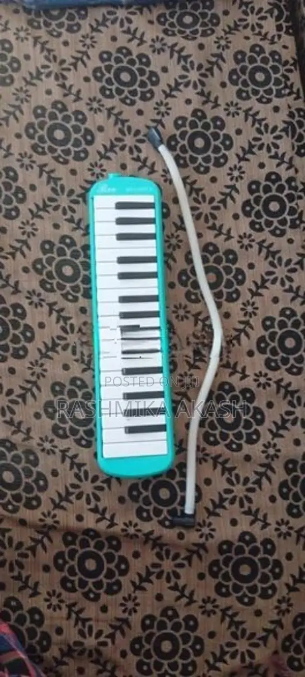 Bee Melodica With Hose Mouthpiece