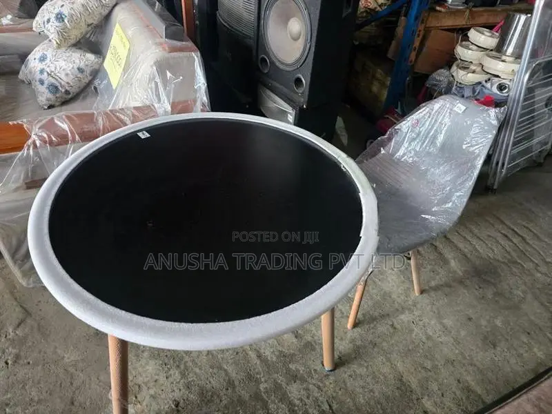 ​Modern Round Black Dining Table