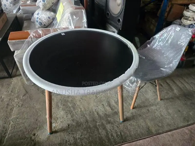 ​Modern Round Black Dining Table