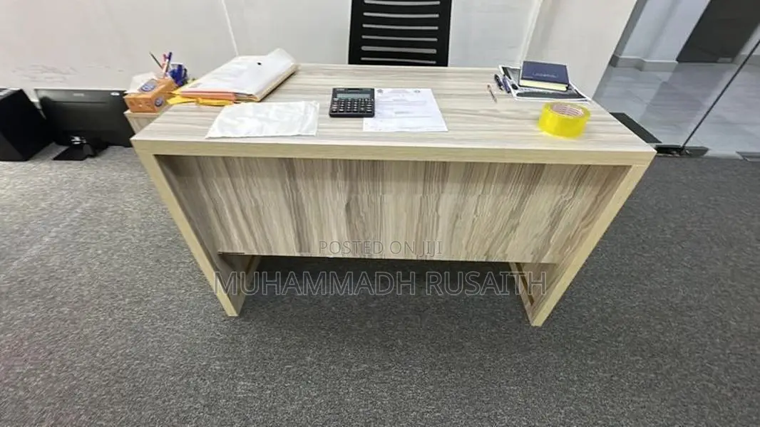 Manger Desk With Chairs