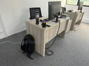 Manger Desk With Chairs