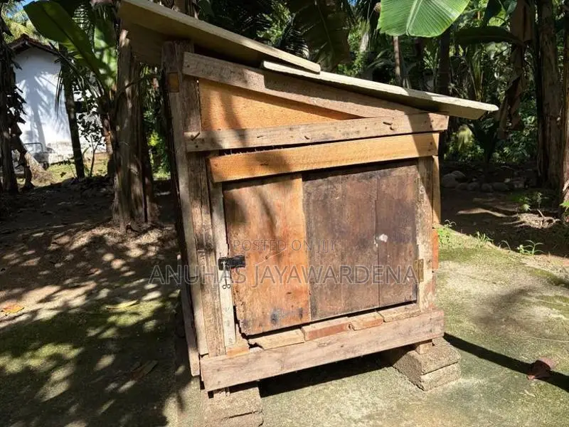 Used Kennel (Dog Cage) භාවිතා කරන ලද බලු කූඩුවක්