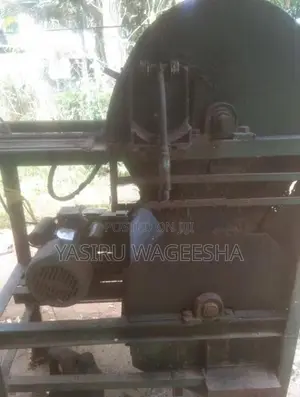 මෝටර් දේකේ පොල් ලෙලි කපන මැශින්