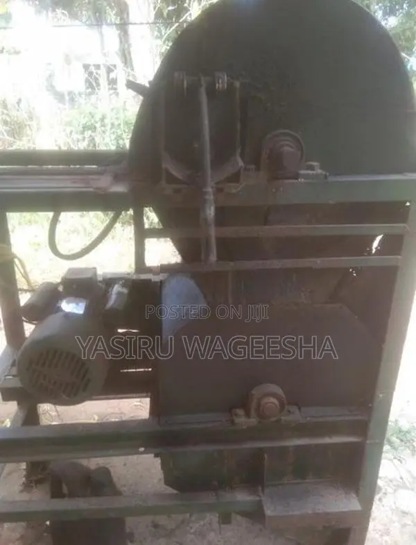 මෝටර් දේකේ පොල් ලෙලි කපන මැශින්