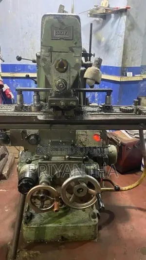 Hitachi Seiki Milling Machine With Tools
