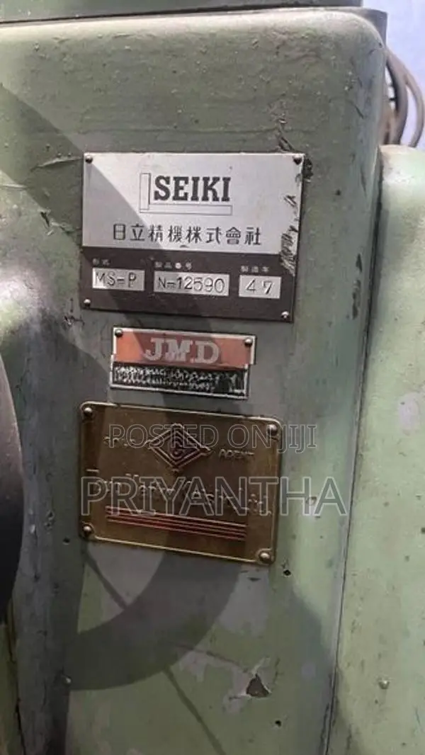 Hitachi Seiki Milling Machine With Tools