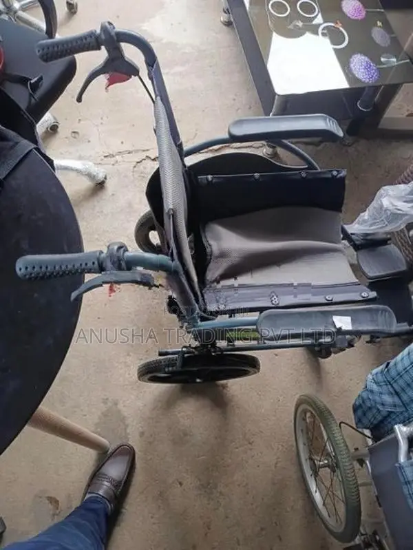 Easily Handle foldable wheel Chair