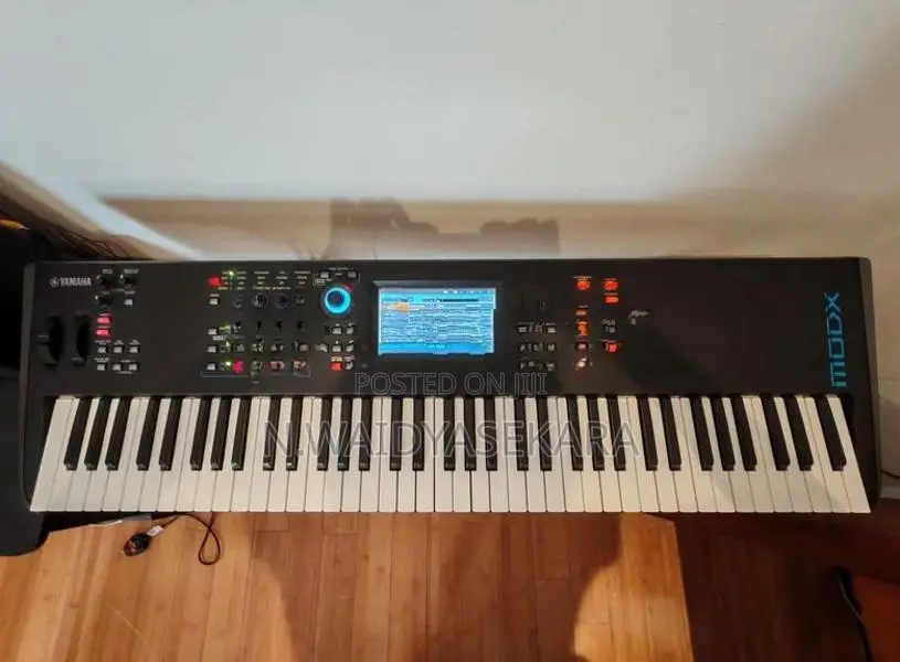 Yamaha MODX7 + Sustain Pedal Keyboard Stand