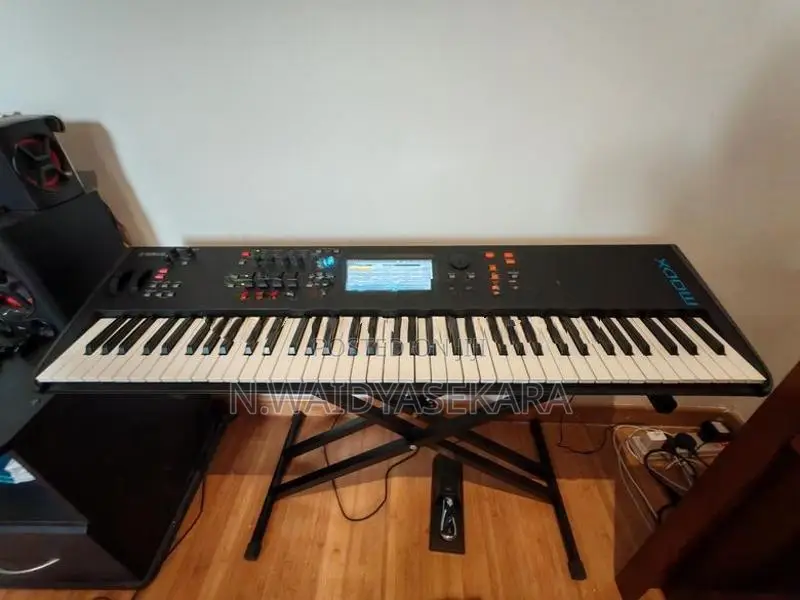 Yamaha MODX7 + Sustain Pedal Keyboard Stand