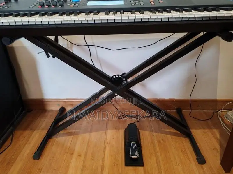 Yamaha MODX7 + Sustain Pedal Keyboard Stand