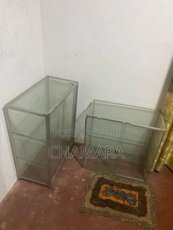 වීදුරු කබඩ් 2
