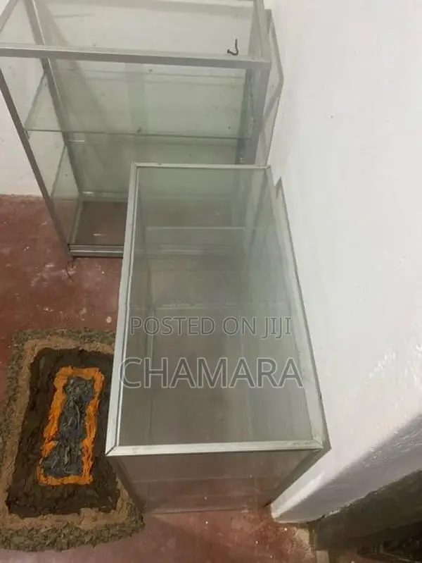 වීදුරු කබඩ් 2