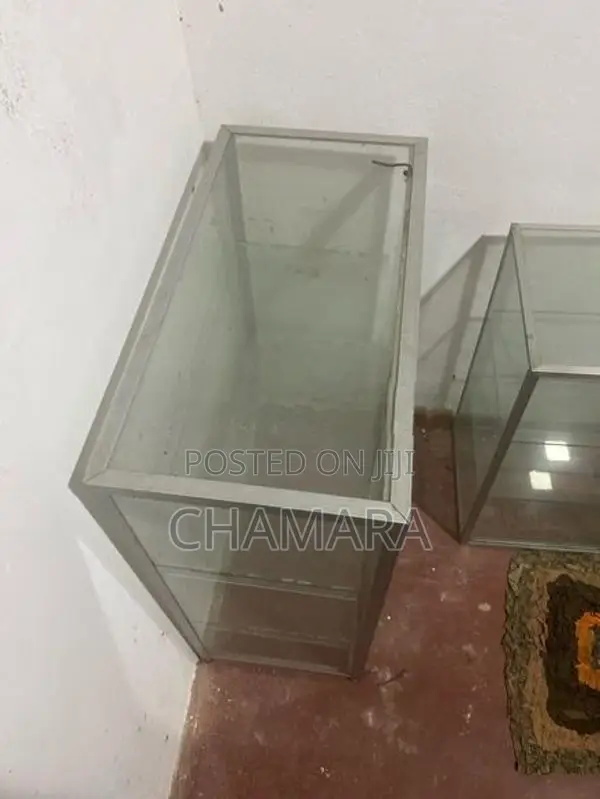 වීදුරු කබඩ් 2