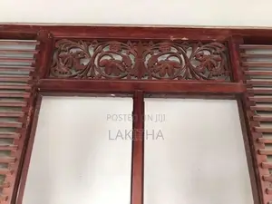 Mahogani Window with Frames